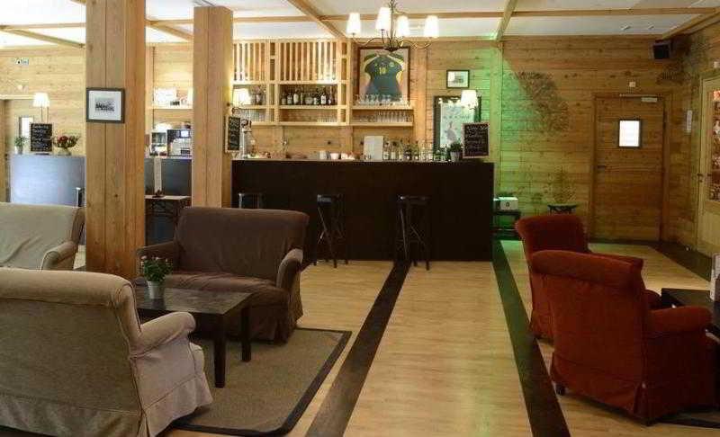 Hotel Des Trois Hiboux Plailly Bagian luar foto