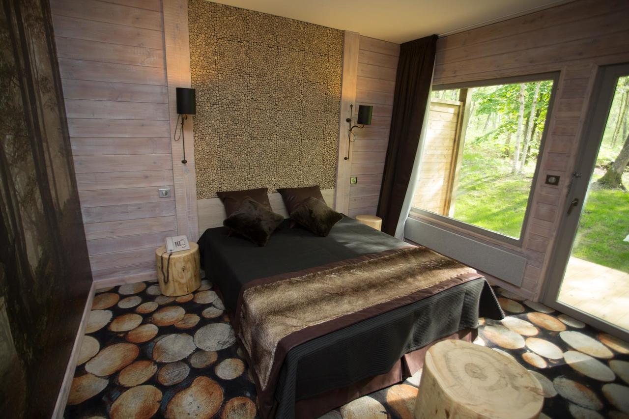 Hotel Des Trois Hiboux Plailly Bagian luar foto